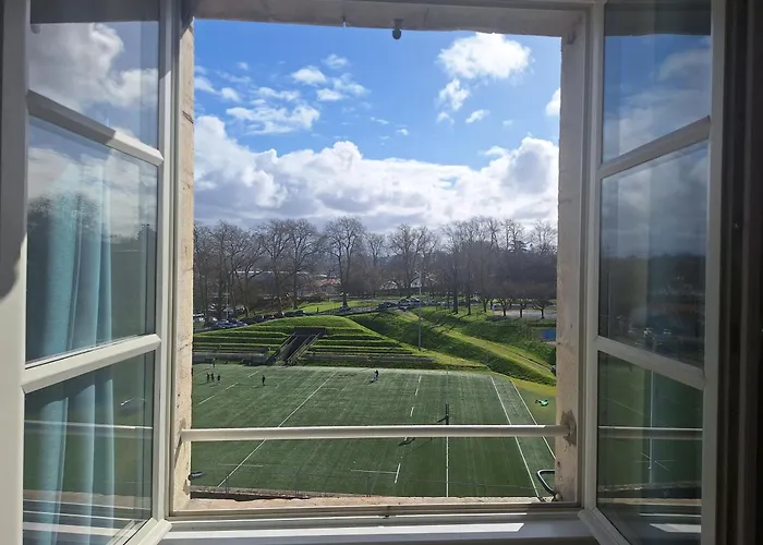 Avec Vue Sur Remparts